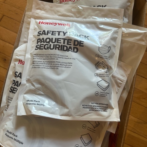 36 Honeywell safety packs, each pack has 3 masks, 3 large gloves and 5 wipes. - Picture 4 of 4